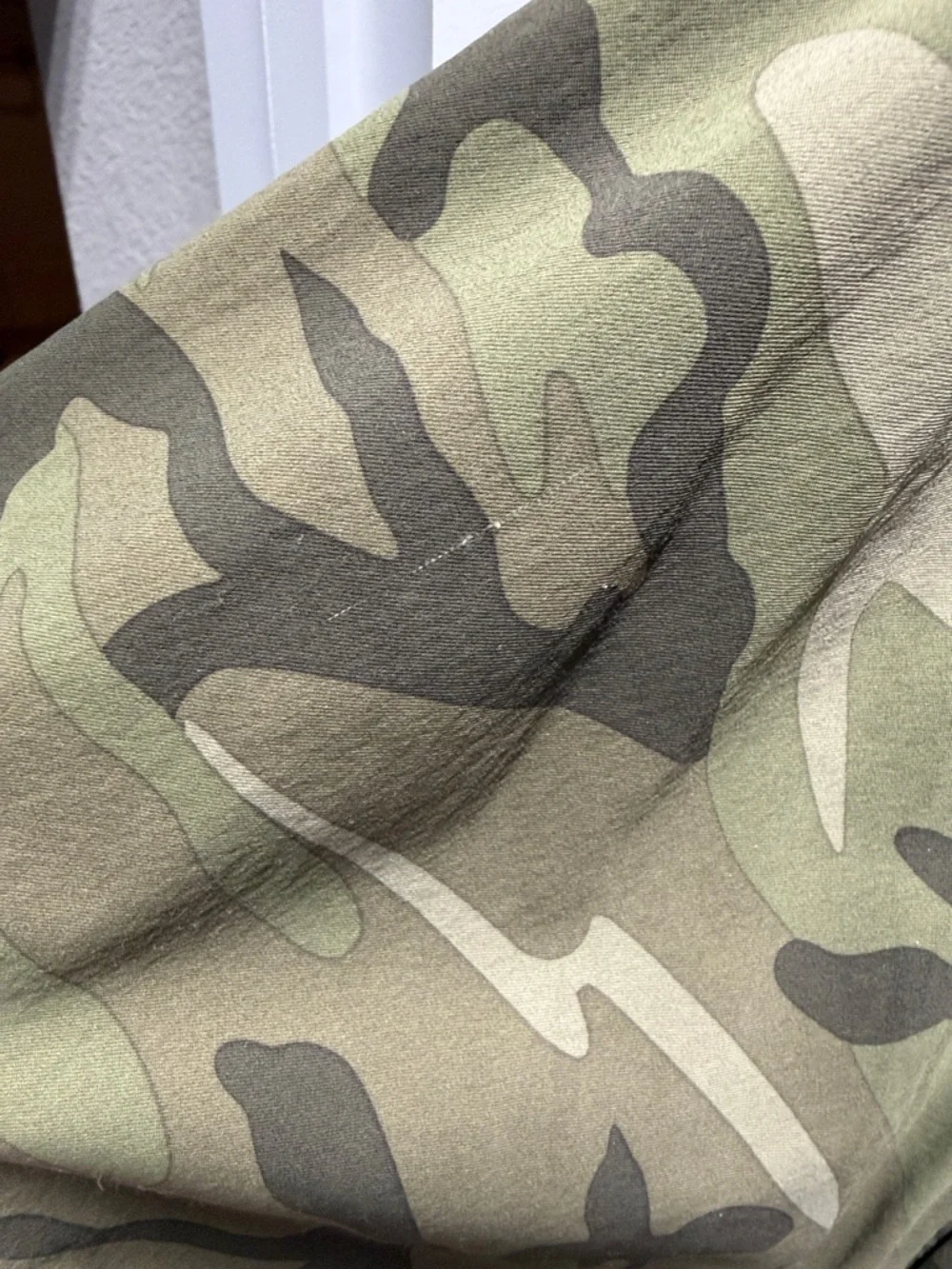 Poncho Men’s Camouflage Short-Sleeve Button-Down Shirt - Green Camo - Picture 6 of 7